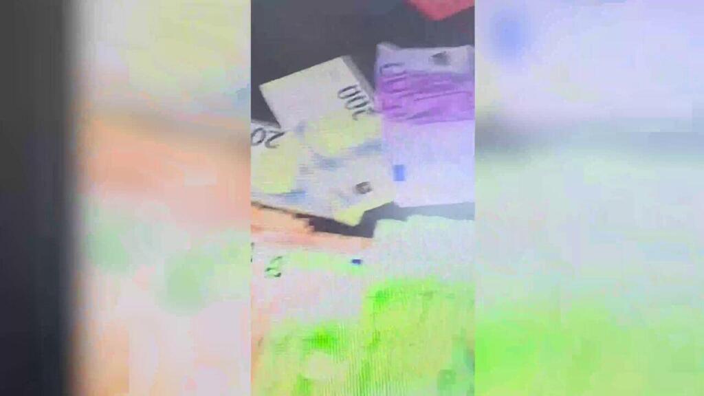 money stolen by suspects from apartments (Photo: Israel Police) תיעוד מרגעי הפריצה והסרטונים שנתפסו אצל החשודים