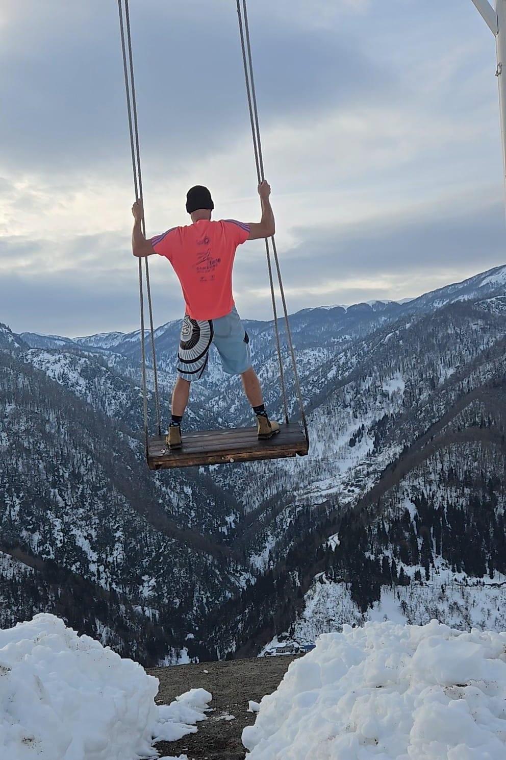 להתנדנד מול העולם