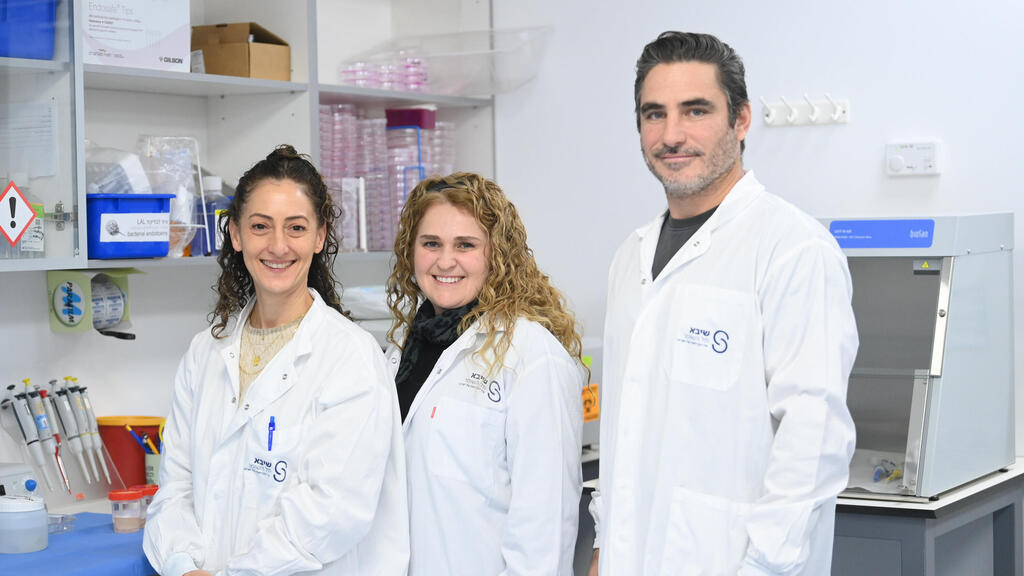 מימין לשמאל: ד"ר רון בורשטיין, אלינה לוי, ד"ר אילת די סגני