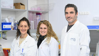 מימין לשמאל: ד"ר רון בורשטיין, אלינה לוי, ד"ר אילת די סגני