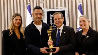 ערן זהבי ואשתו שי זהבי עם נשיא המדינה יצחקי בוז'י הרצוג ורעייתו מיכל הרצוג