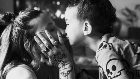 ענת רביד ביאלה עם בנה נועם