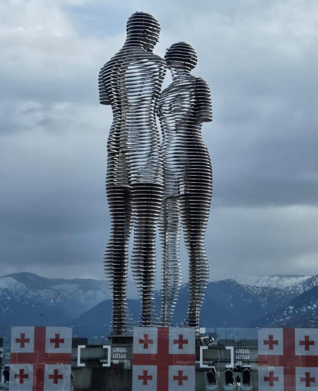 אחד מפסליה המפורסמים של בטומי, בירת גאורגיה