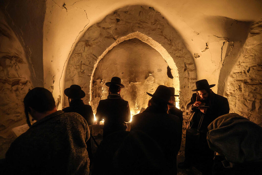 Joseph’s Tomb (Photo: Menahem KAHANA / AFP) קבר יוסף