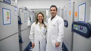 ד"ר רון בורשטיין וד"ר אילת די סגני בחדר המקפיאים