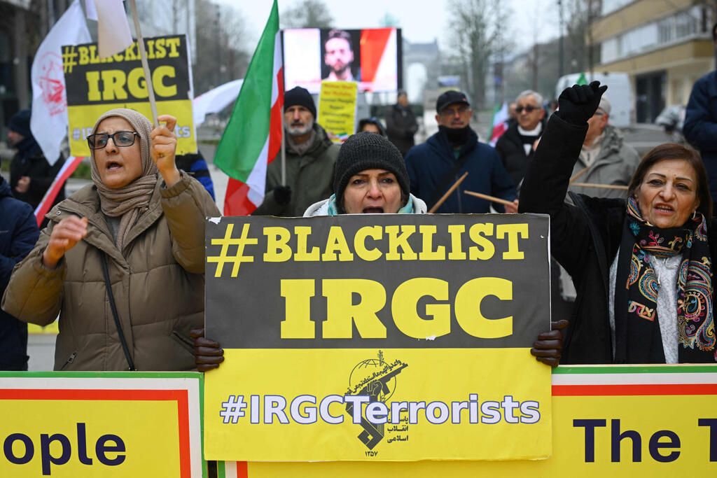 Photo: Nicolas TUCAT / AFP הפגנה ב בריסל האיחוד האירופי הכריז על משמרות המהפכה כעל ארגון טרור