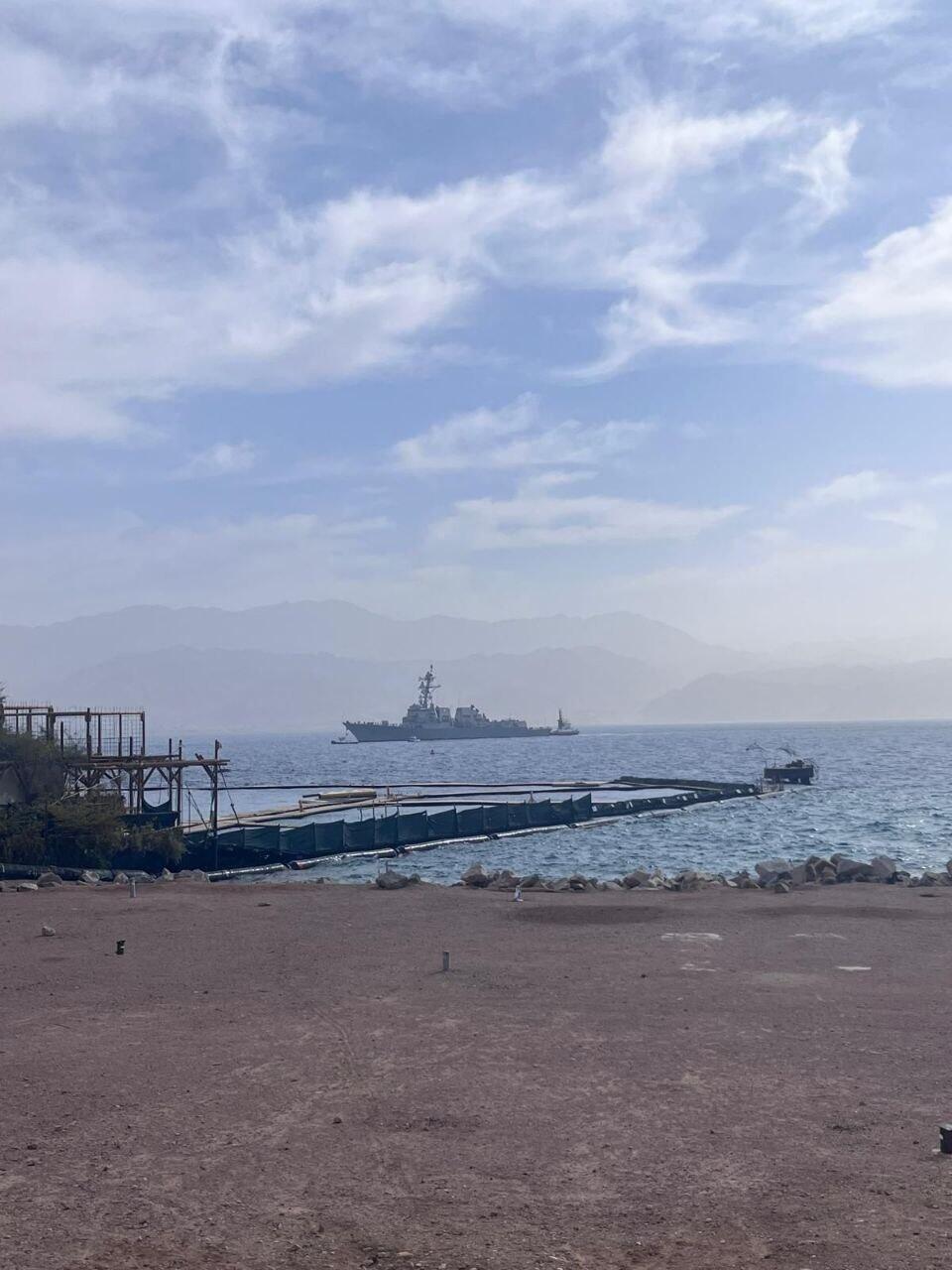The US Navy destroyer Delbert D. Black seen off the coast of Eilat המשחתת האמריקנית דלברט די. בלאק (Delbert D. Black) סמוך לחופי אילת