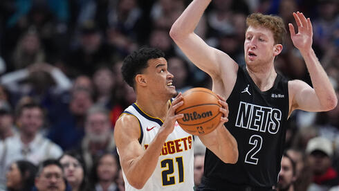 ג'ונס מול וולף