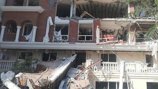 זירת הפיצוץ בבניין המגורים בעיר הנמל בנדר עבאס באיראן