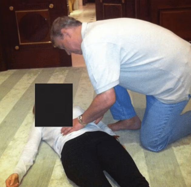 אכן תמונות קשות (צילום: מתוך תיק אפשטיין) הנסיך אנדרו