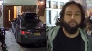 הנהג החשוד ורכבו בכניסה למרכז חב"ד בברוקלין