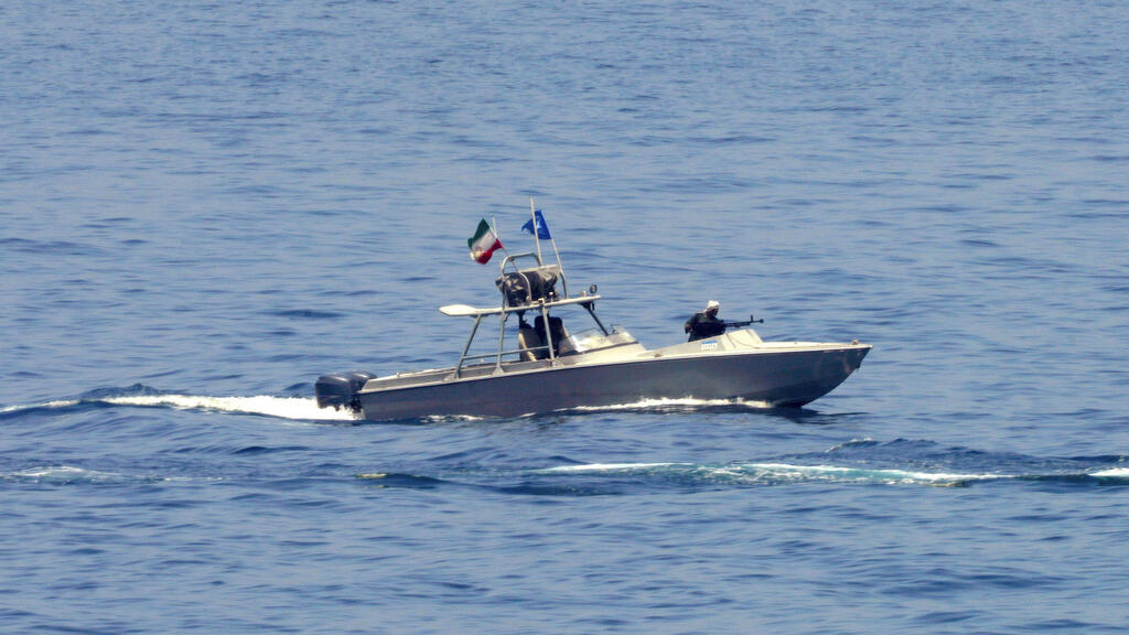 סירה מהירה של משמרות המהפכה של איראן ב מפרץ הורמוז ארכיון 2023