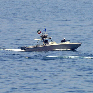 סירה מהירה של משמרות המהפכה של איראן ב מפרץ הורמוז ארכיון 2023