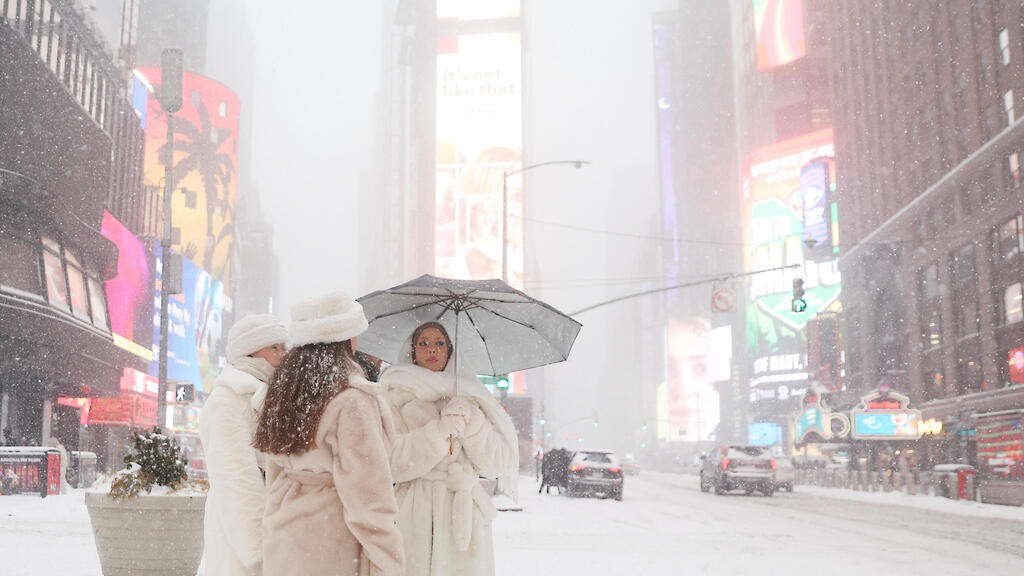שלג בטיימס סקוור בניו יורק