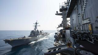 ה משחתת USS Spruance של צבא ארה"ב שנשלחה למזרח התיכון בצל המתיחות מול איראן יחד עם נושאת המטוסים לינקולן צילום ארכיון