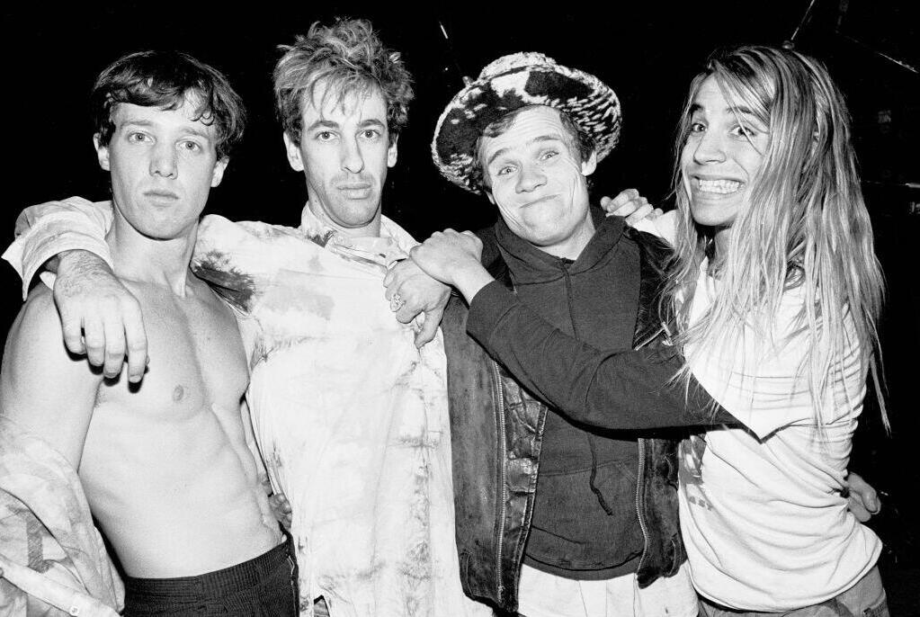 רד הוט צ'ילי פפרז עם הילל סלובק (שני משמאל)