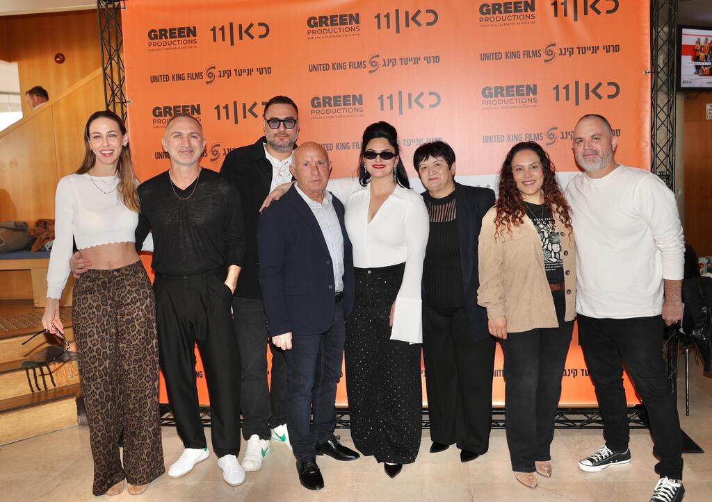 פרימיירה כל האמהות משקרות כאן 11 