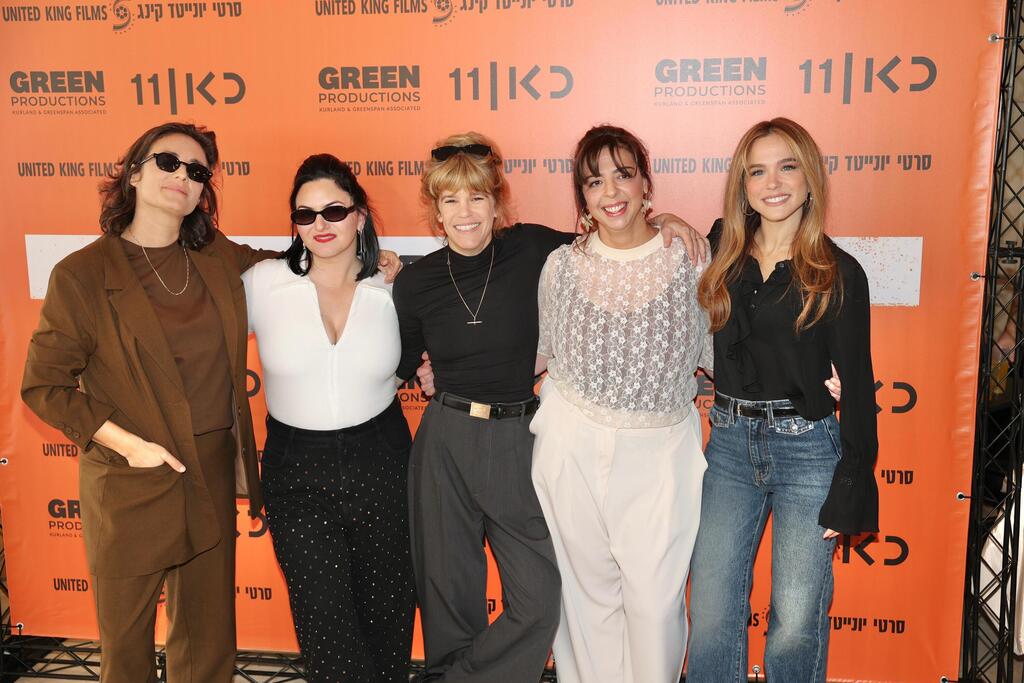 פרימיירה כל האמהות משקרות כאן 11 