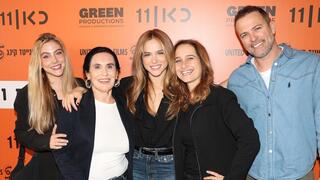 פרימיירה כל האמהות משקרות כאן 11 