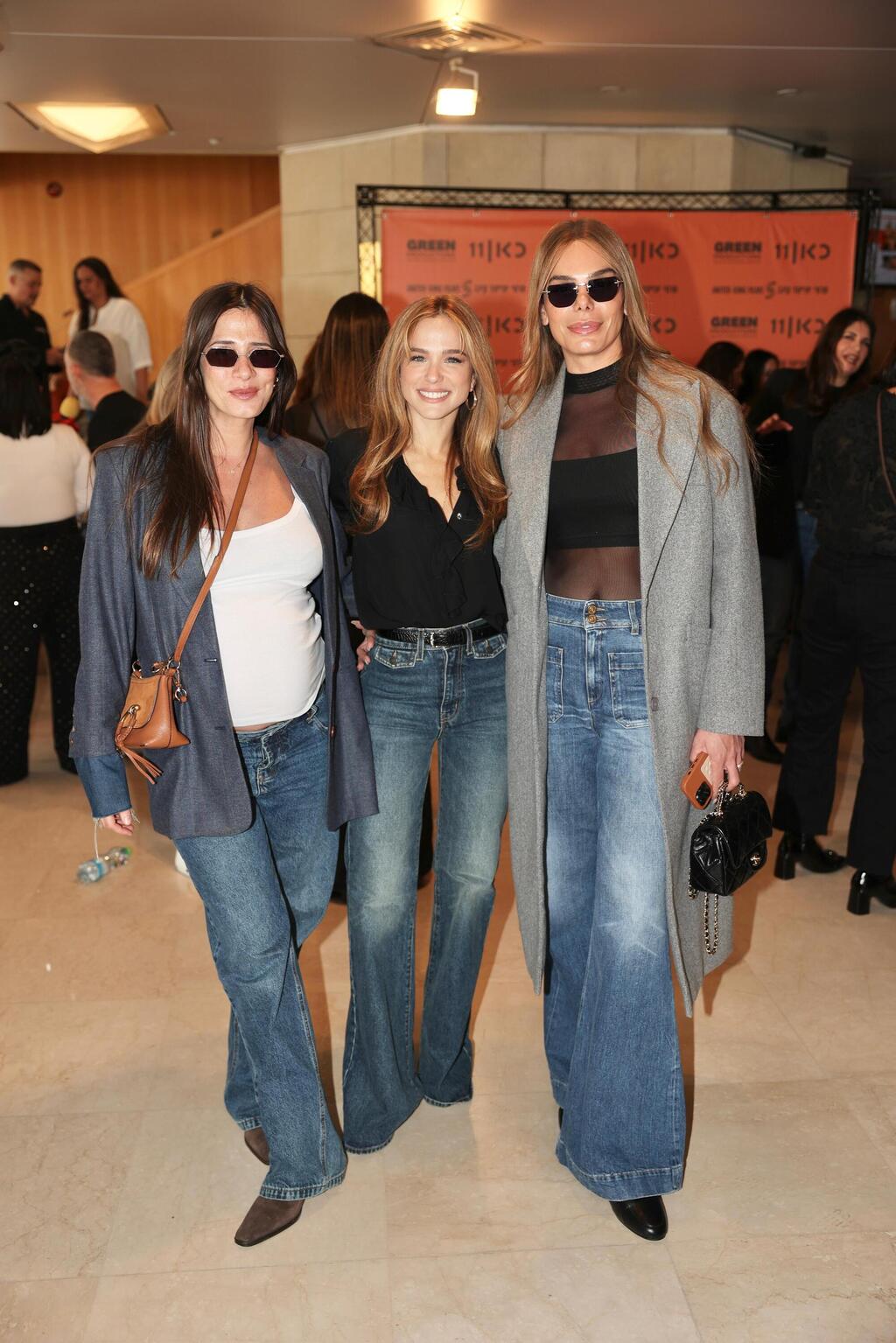 פרימיירה כל האמהות משקרות כאן 11 