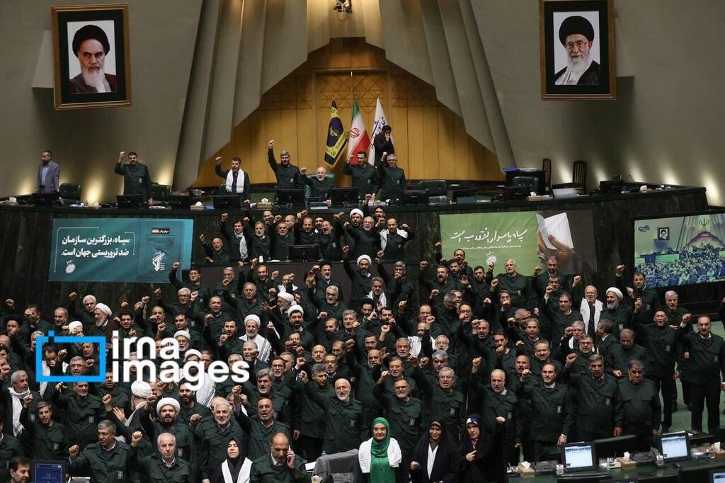 Members of the Iranian parliament appear in full Revolutionary Guard uniforms חברי פרלמנט באיראן לובשים את מדי משמרות המהפכה לישיבה הבוקר