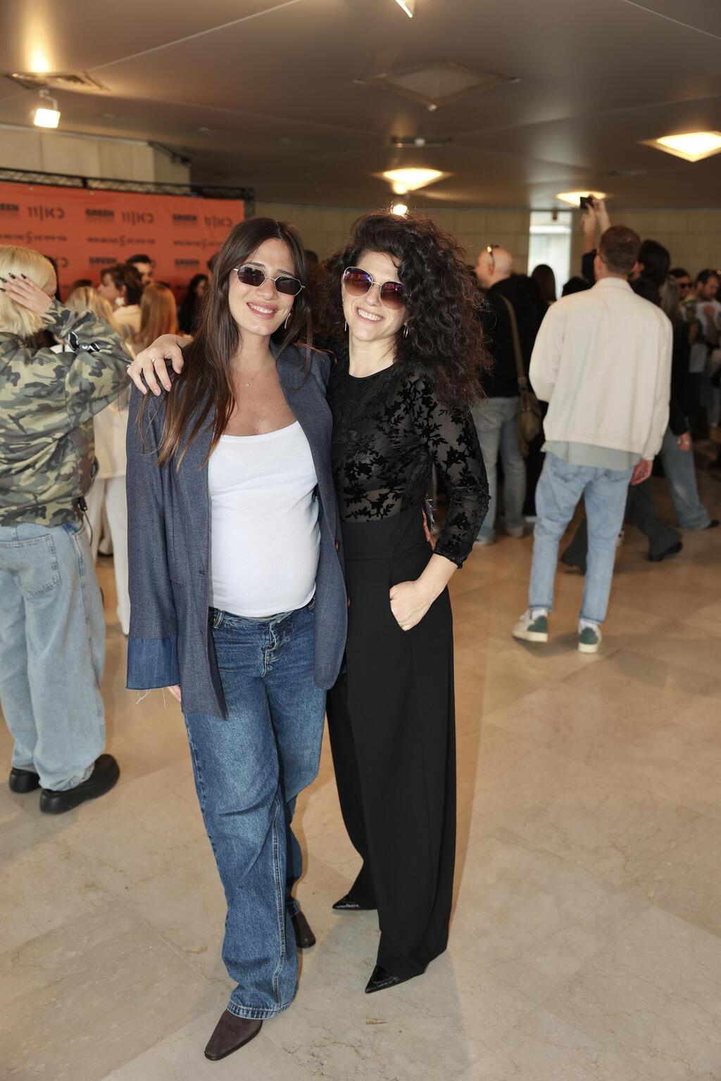 פרימיירה כל האמהות משקרות כאן 11 