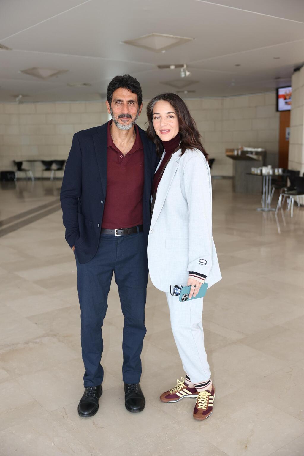 פרימיירה כל האמהות משקרות כאן 11 