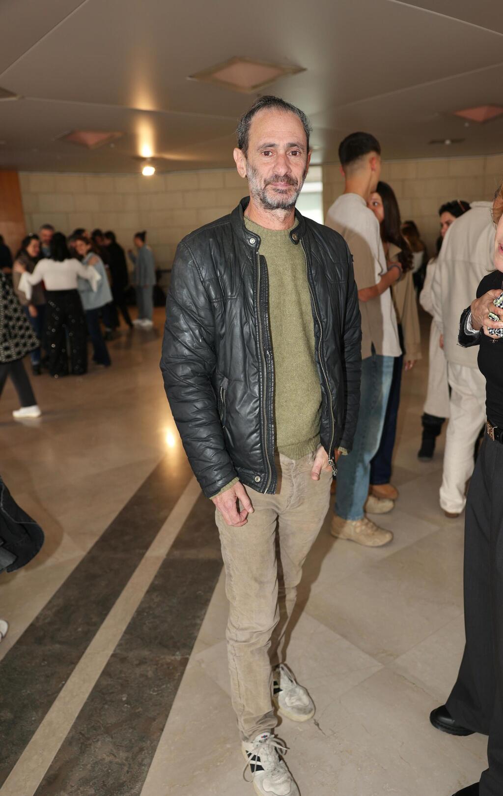 פרימיירה כל האמהות משקרות כאן 11 