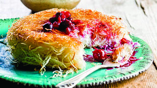 כנאפה עם רוטב פירות יער חם