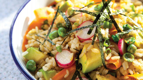 סלט סושי אבוקדו