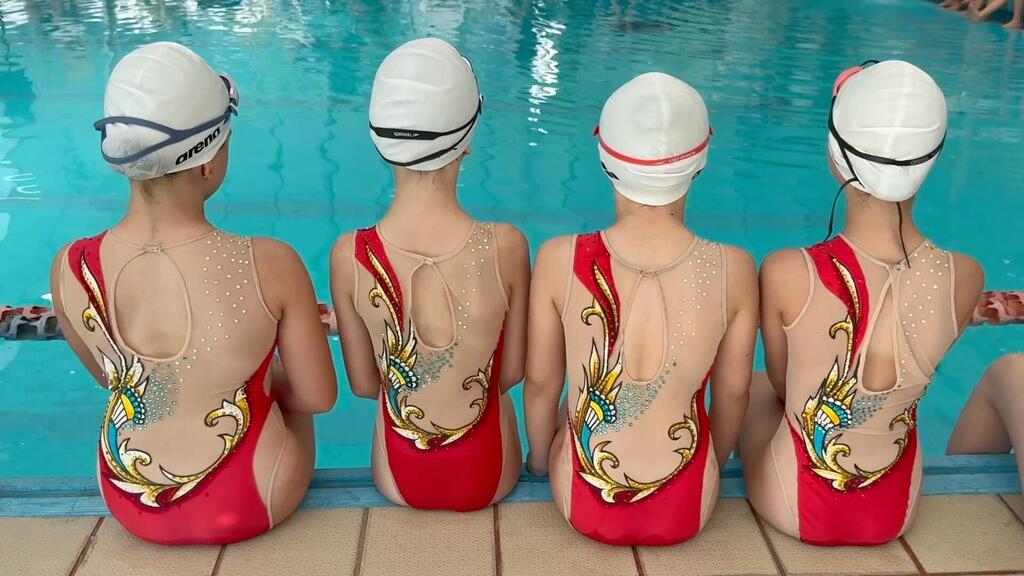 'Naturally, I am drawn to the quieter in-between moments.' From The Swimmers (Photo: Shay Lee Nissim) מתוך "השחייניות"