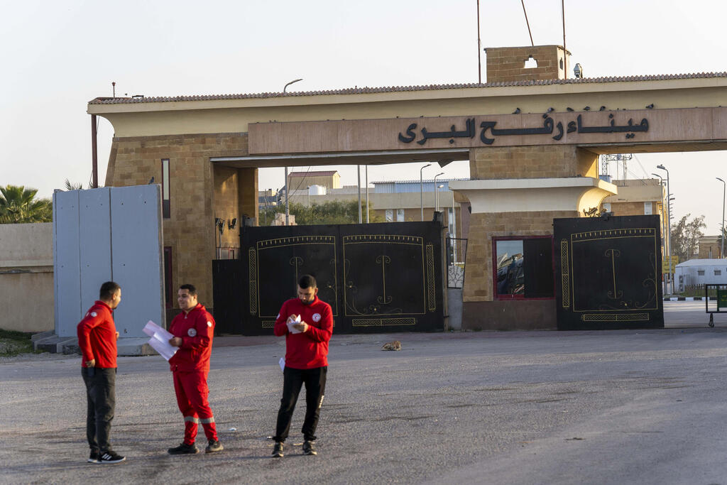 הגעת הפעימה הראשונה של עזתיים שחוזרים לרצ"ע למעבר רפיח