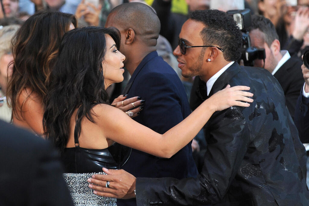 "טוב לראות אותך!". קרדשיאן והמילטון, באירוע בשנת 2014 (צילום: SplashNews.com) לואיס המילטון קים קרדשיאן