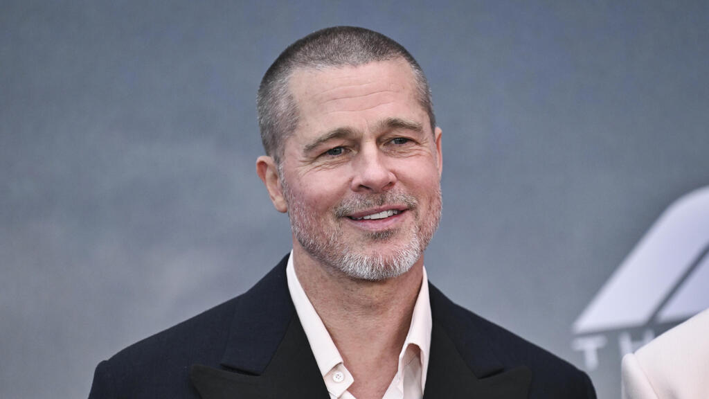 Brad Pitt’s return to alcohol was a ‘very personal decision,’ source says (Photo: Evan Agostini/Invision/AP) בראד פיט