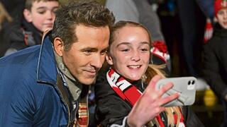 ראיין ריינולדס ואוהדת