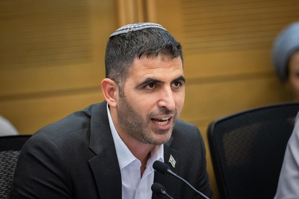 Communications Minister Shlomo Karhi (Photo: Alex Kolomoisky) שר התקשורת שלמה קרעי