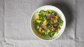 סלט אבוקדו וירוקים