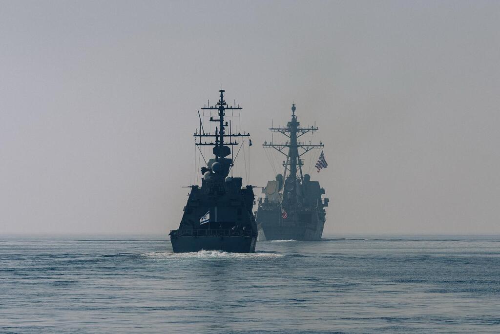 A joint Israeli-US naval exercise involving the American destroyer USS Delbert D. Black in the Red Sea after it departed Eilat Port (Photo: IDF) המשחתת האמריקנית באילת