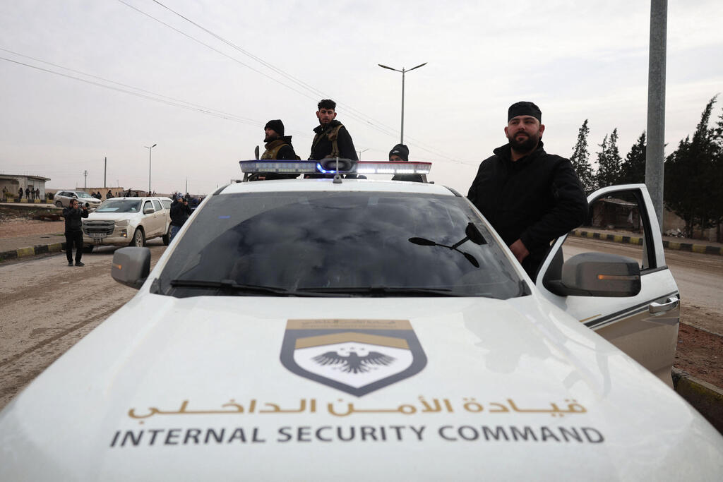 כוחותיו של נשיא סוריה א-רע בדרך לעיר קובאני כובאני בשליטת כורדים במסגרת הסכם מול ה- SDF 