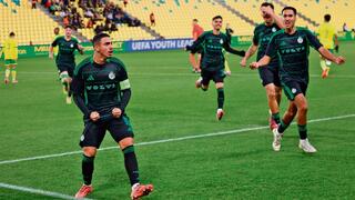 שחקני קבוצת הנוער של מכבי חיפה חוגגים