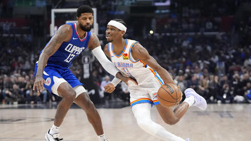 שחקן אוקלהומה סיטי ת'אנדר שיי גילג'ס אלכסנדר מול שחקן לוס אנג'לס קליפרס פול ג'ורג'