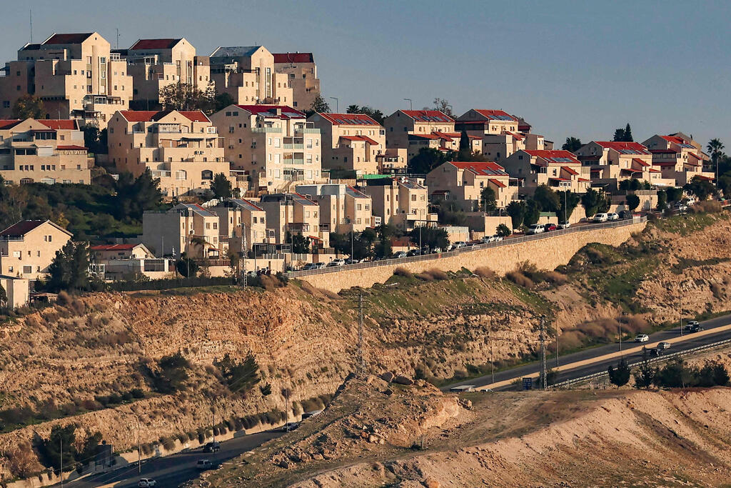 E1 area (Photo: AHMAD GHARABLI / AFP) מעלה אדומים