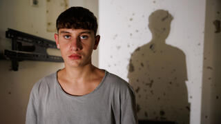 יגיל יעקב, שורד השבי, חוזר לקיבוץ ניר עוז 