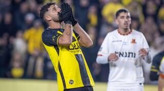 דור מיכה תופס את הפנים