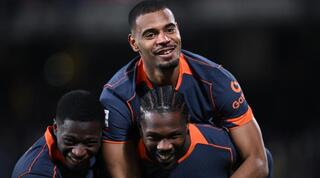 שחקני אינטר חוגגים מקום בחצי הגמר