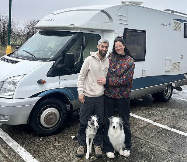 מאיה ואדיר מטיילים באירופה בקרוואן