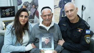 אבי לוי השוטר שליווה את ישראל עמר, אביו של אבי עמר ז"ל, בתהליך שיקום הראייה שלו