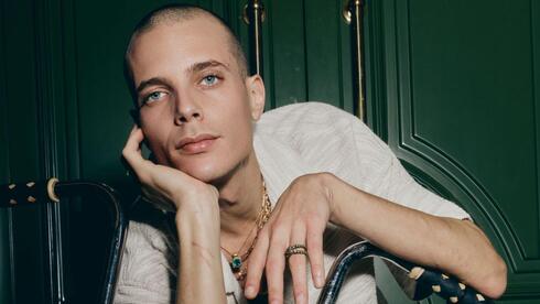 אורי קומאי או דודו פארוק - לו זה לא משנה