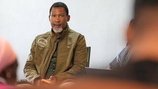 מנדלה מנדלה נכדו של נלסון מנדלה במסיבת עיתונאים של פעילים אנטי-ישראליים ב יהונסבורג דרום אפריקה שבה הכריזו על משט חדש ל עזה