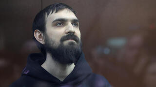 רוסיה קומיקאי סטנדאפיסט ארטמי אוסטנין 6 שנות מאסר בגלל בדיחה